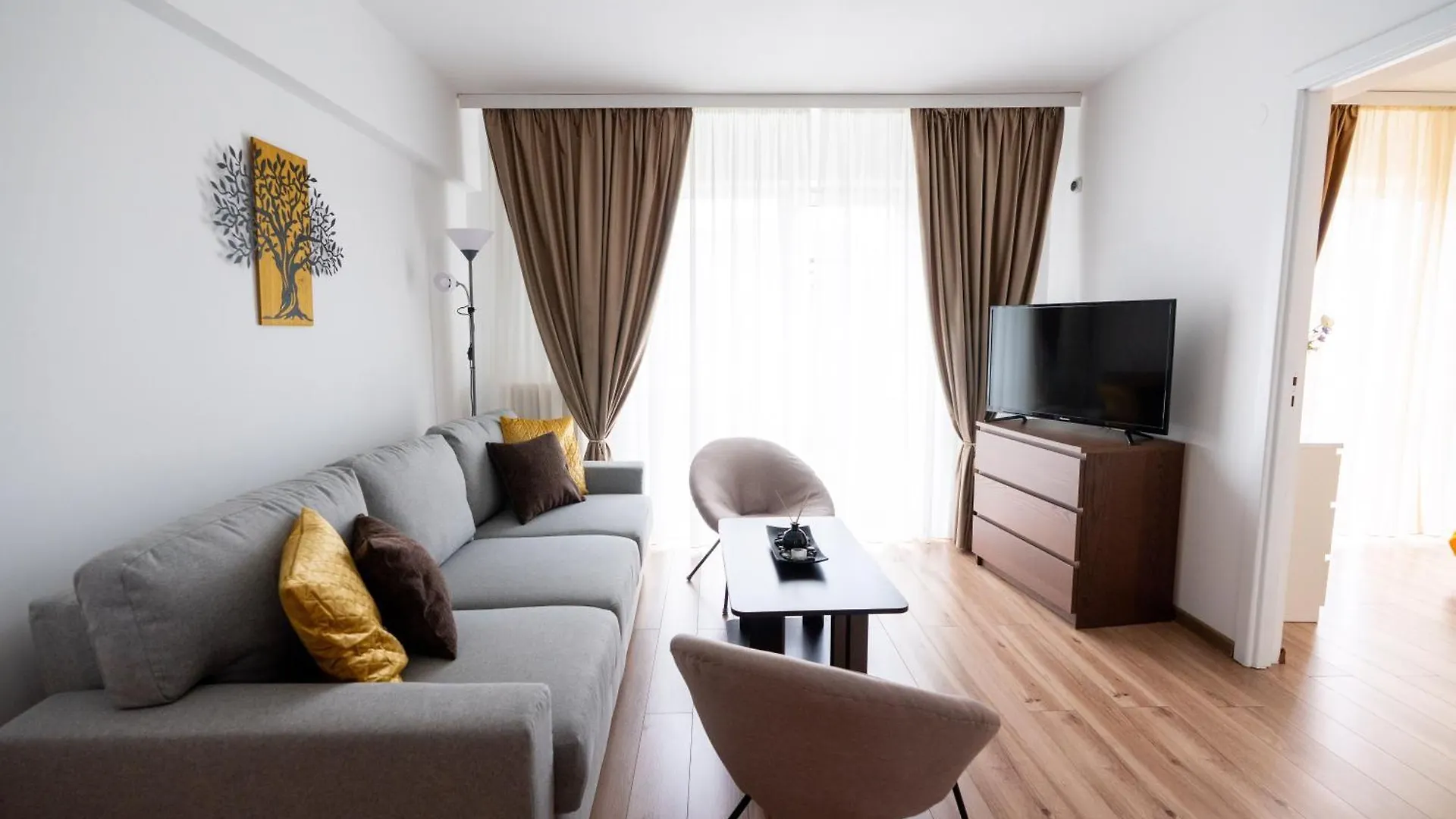 Stepup Apartment, Downtown Bucharest, City Center, Balcony View Apartment Bucharest