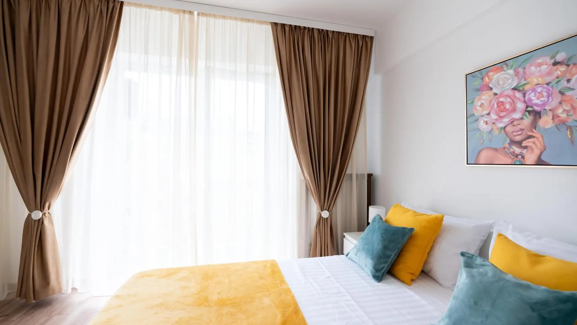 Stepup Apartment, Downtown Bucharest, City Center, Balcony View Apartment Bucharest