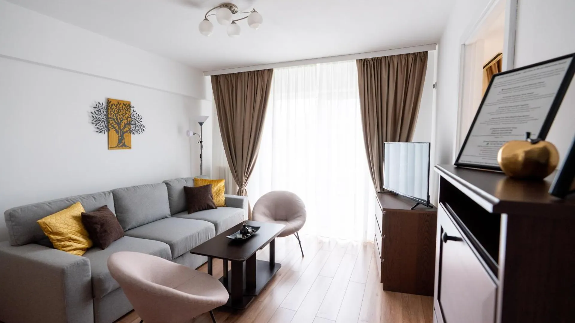 Stepup Apartment, Downtown Bucharest, City Center, Balcony View Apartment Bucharest